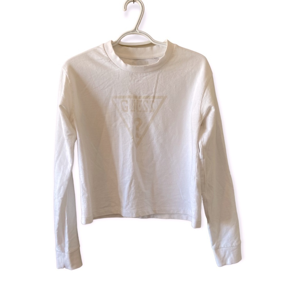 𝅺⭐️2 FOR $20⭐️ Guess White Cropped Sweatshirt. Fits medium.